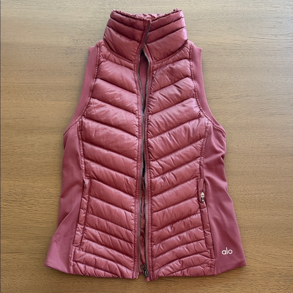 ALO Yoga Quilted Vest in Dusty Rose (XS)